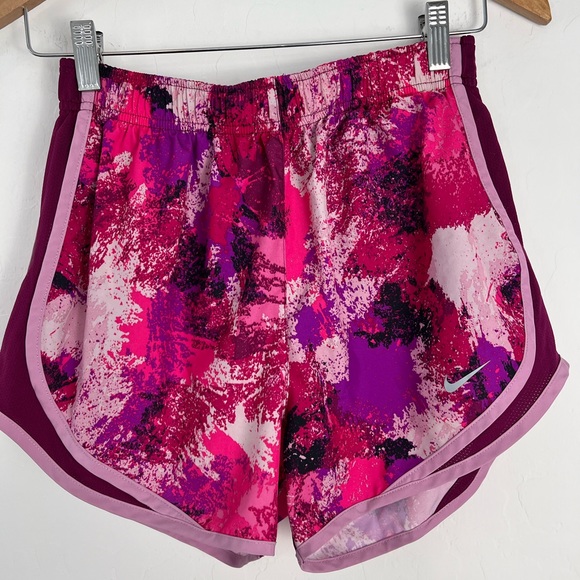 Nike Size Small low cut running style short light weight fabric bright p… - Picture 2 of 6